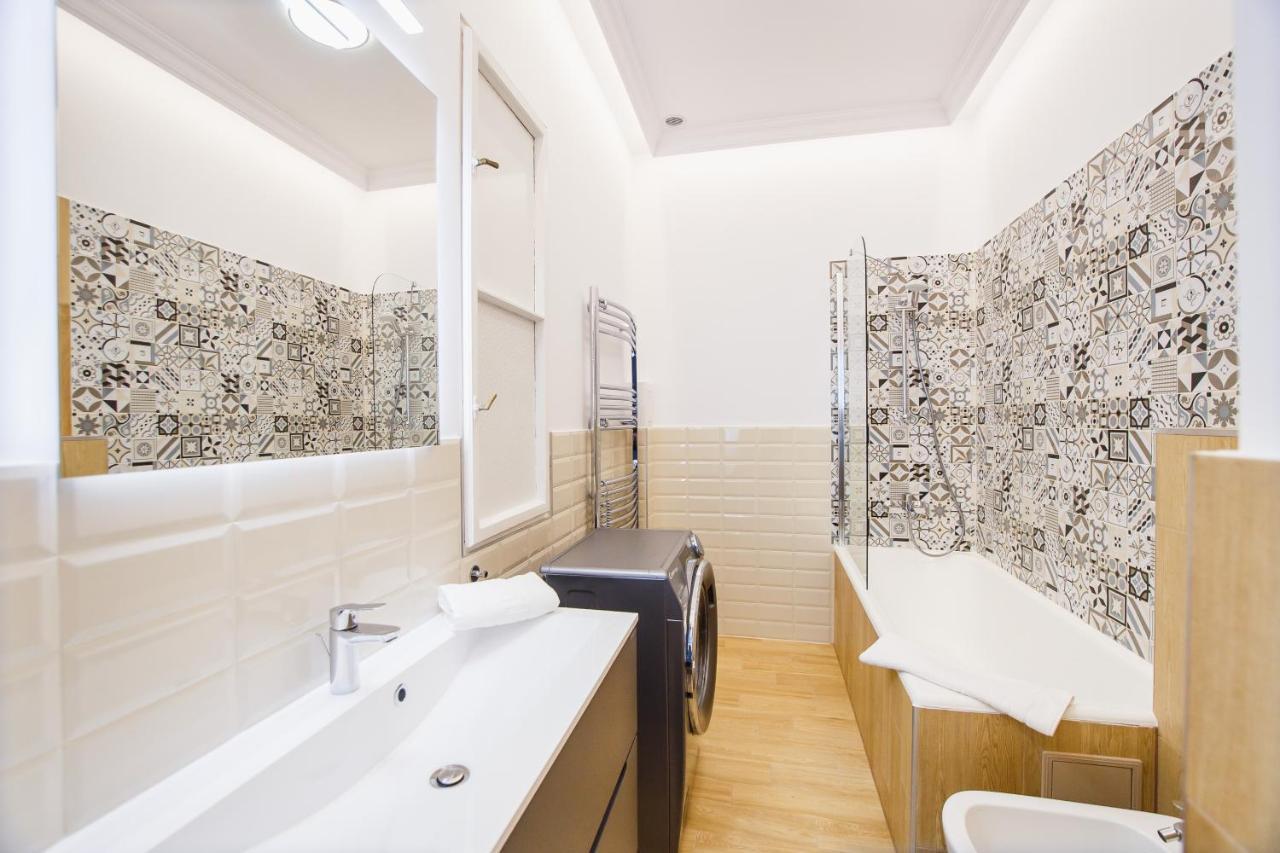 Spacious Riverviews Apartment Near Piata Unirii Oradea Buitenkant foto