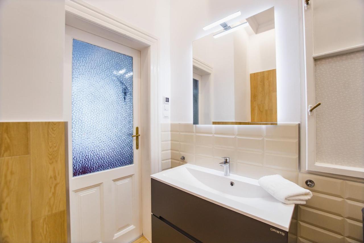 Spacious Riverviews Apartment Near Piata Unirii Oradea Buitenkant foto