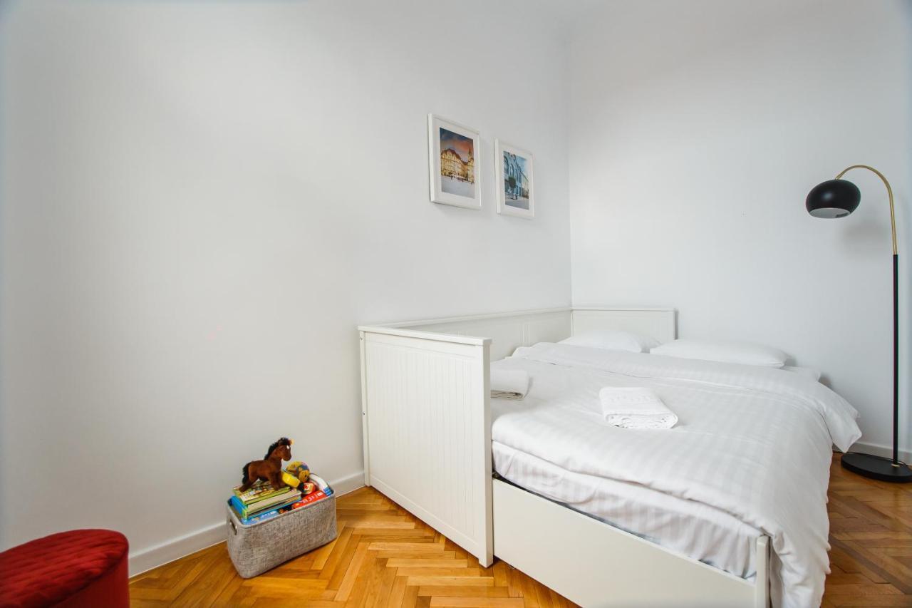 Spacious Riverviews Apartment Near Piata Unirii Oradea Buitenkant foto