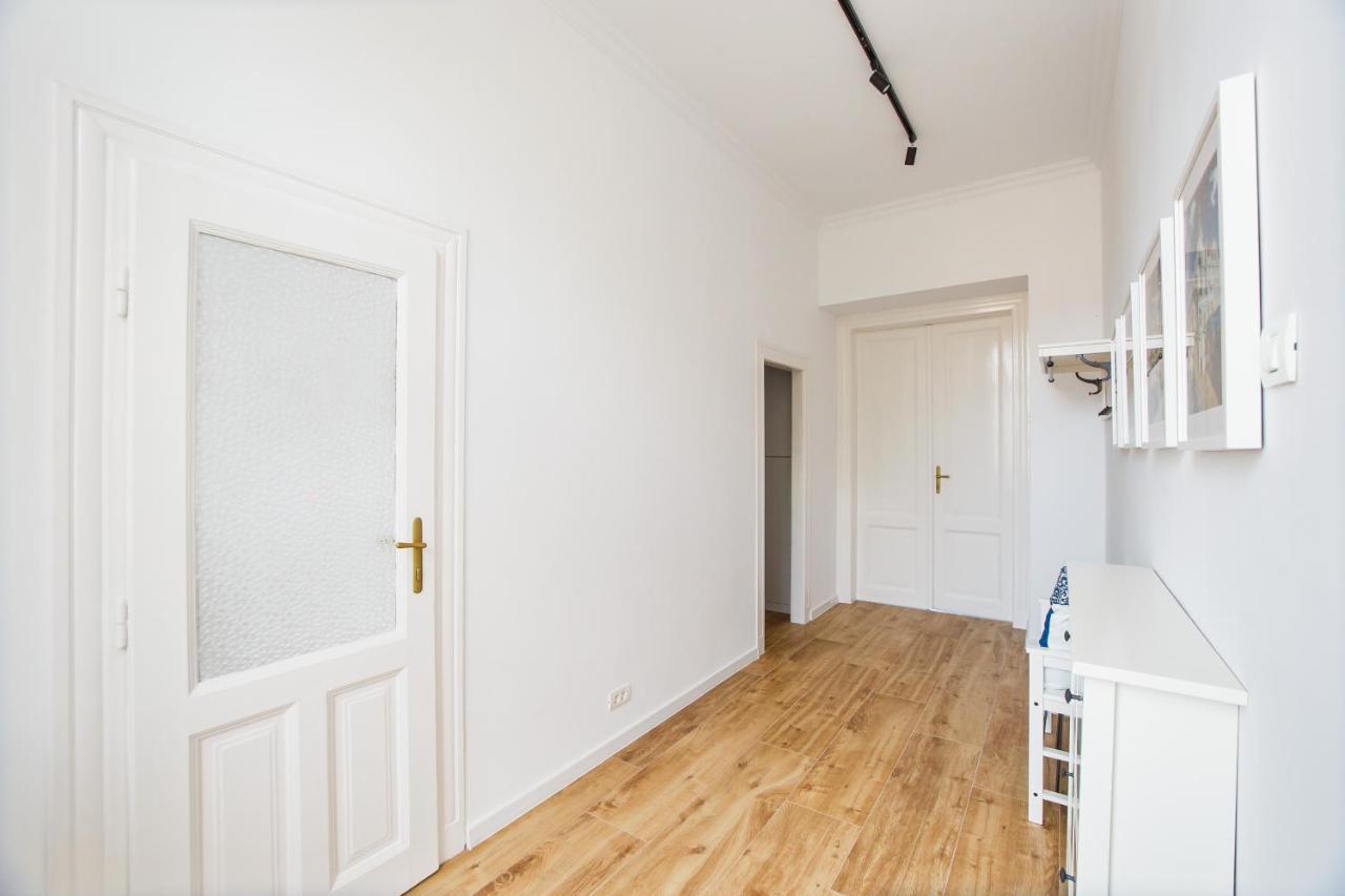 Spacious Riverviews Apartment Near Piata Unirii Oradea Buitenkant foto